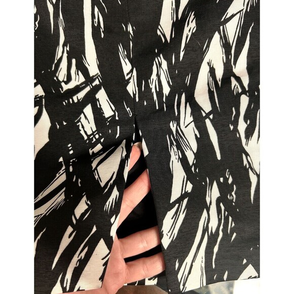 Tahari Women's Petite 4P Black White Abstract Sleeveless Midi Dress Work Artsy - Picture 7 of 10